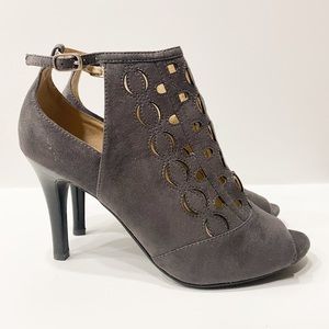 Adrienne Vittadini Grins Booties